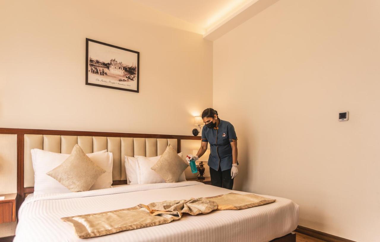 Hotel Amritara Sadka Amritsar Exterior foto