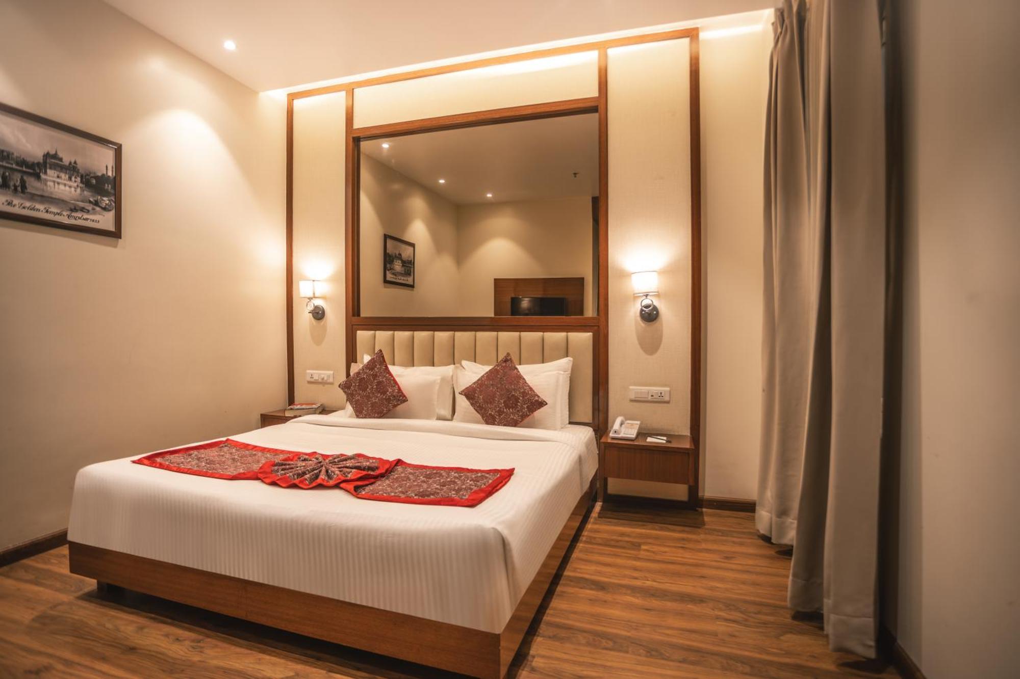 Hotel Amritara Sadka Amritsar Exterior foto